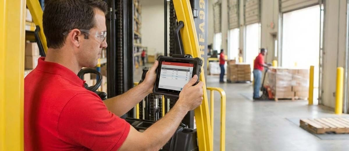 Forklift Technology: Use a Fixed Vehicle Mounted Computer or a Rugged Tablet?